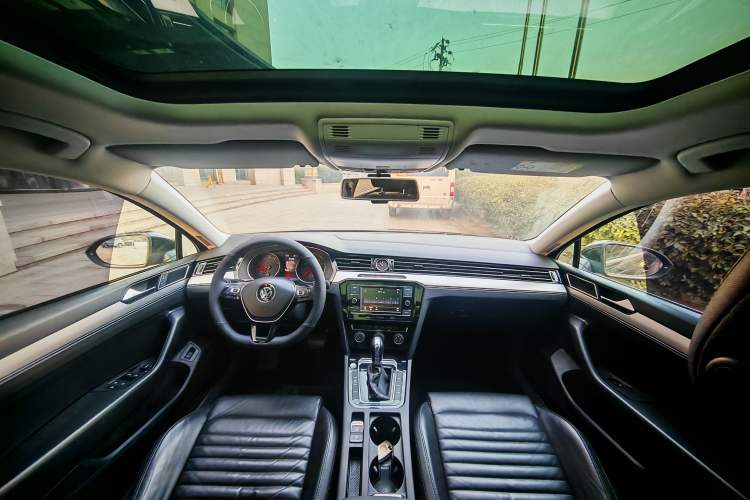 Used Volkswagen Magotan 2019 330TSI DSG Leading Model China VI Standard
