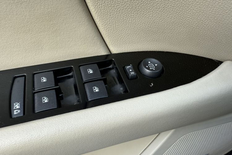 Used Cadillac XTS 2013 28T Comfort Model
