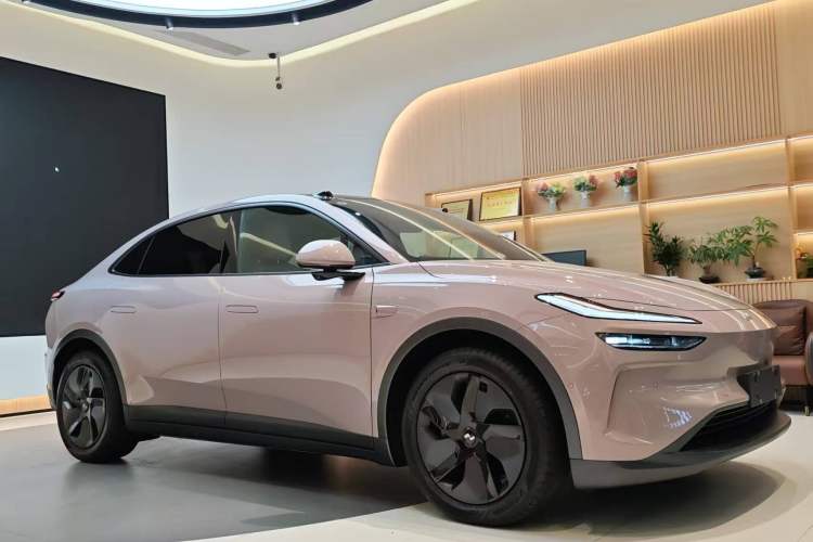 Used ONVO L60 2024 60 kWh All-Wheel Drive
