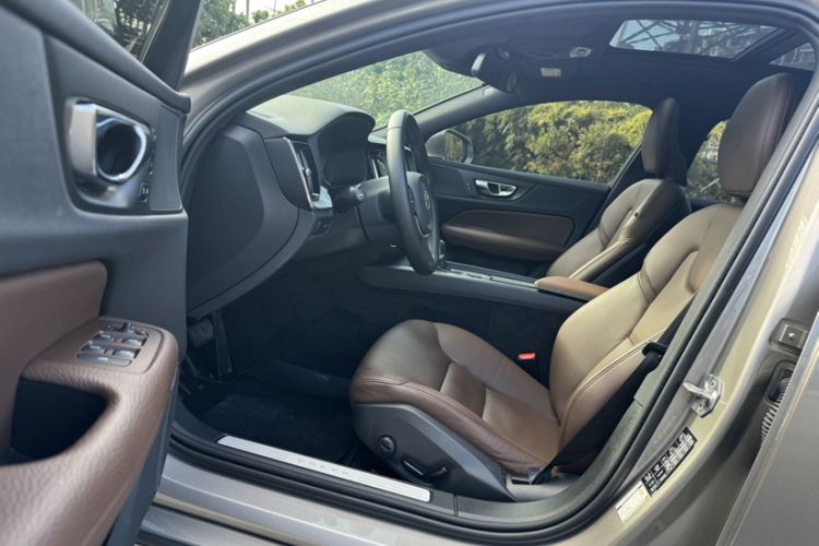 Used Volvo S60 2020 T4 Zhiyi Luxury Edition
