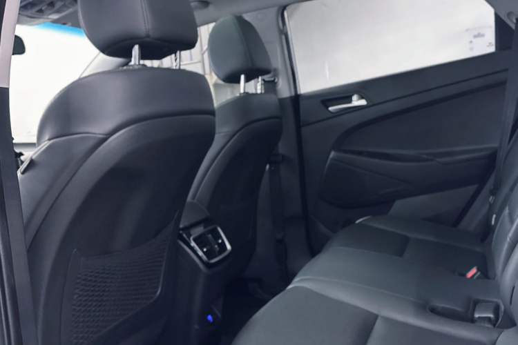 Used Hyundai Tucson 2019 280TGDi Dual-Clutch Two-Wheel Drive Fashion Edition China VI Standard
