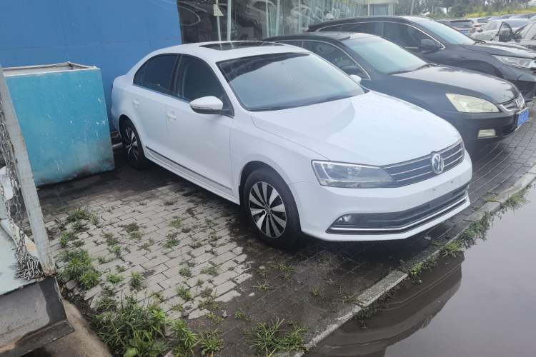 Used Volkswagen Sagitar 2017 230TSI Automatic Comfort Version
