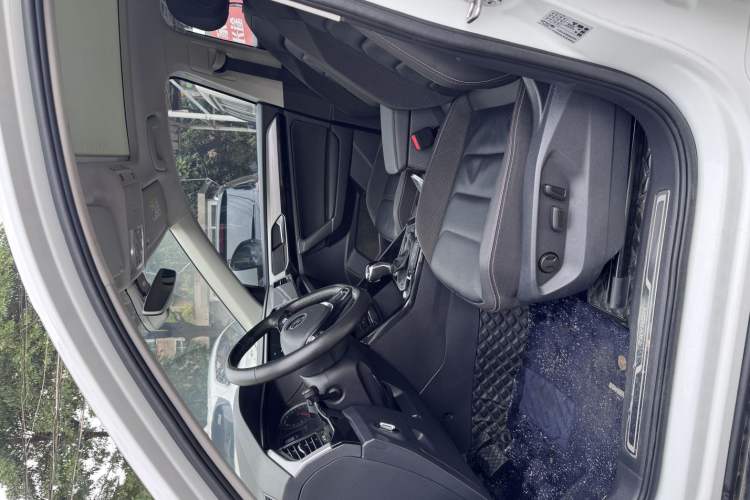 Used Volkswagen Tayron 2020 330TSI Two-Wheel Drive Luxury Smart Connectivity Version
