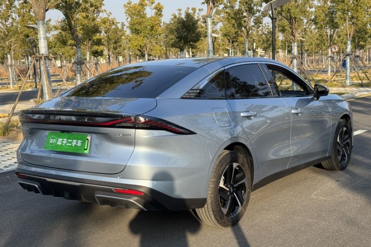 Used  L6 2025 EM-i 140km Starship Edition
