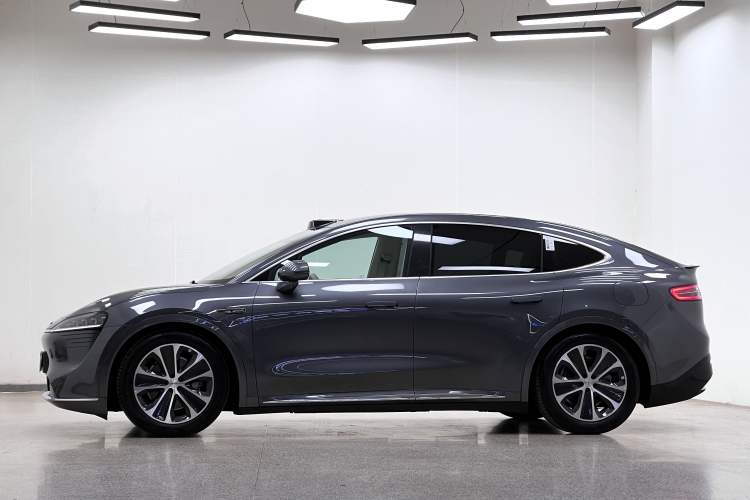 Used Hima Luxeed R7 2024 All-Electric 802 km Max
