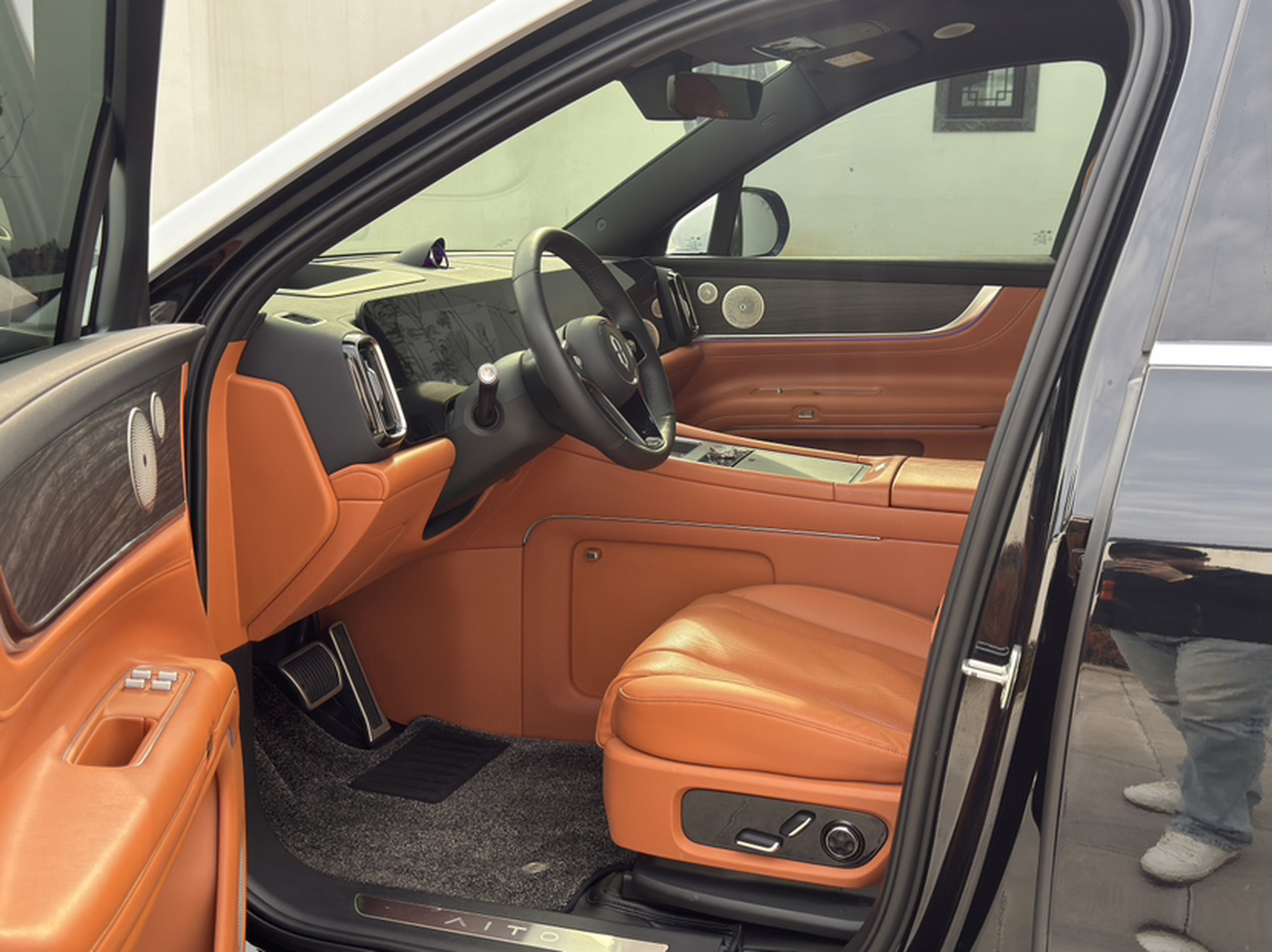 Переднее сиденье в автомобиле