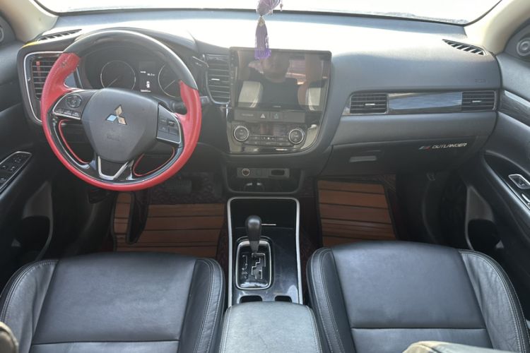 Used Mitsubishi Outlander 2019 2.0L Two-Wheel Drive Comfort Edition 7 Seats China V Emission Standard
