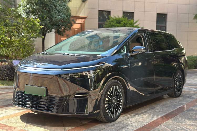 Used XPeng X9 2025 740 Ultra-Long Range Max