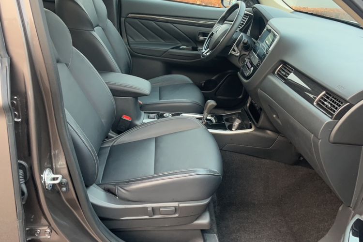 Used Mitsubishi Outlander 2019 2.4L 4x4 Zhi Xiang Edition 7 Seats China VI Standard
