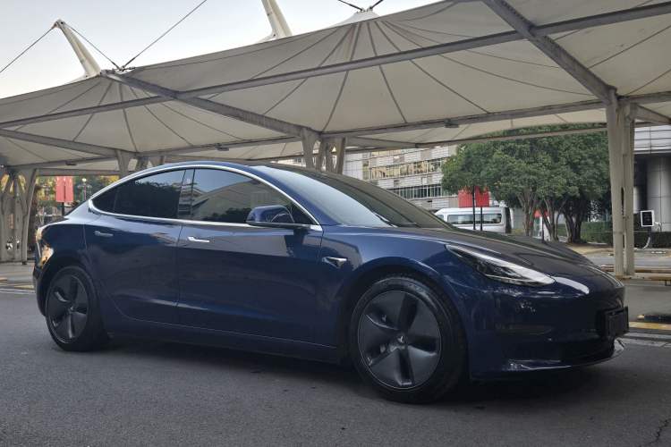 Used Tesla Model 3 2019 Long-Range All-Wheel-Drive Version
