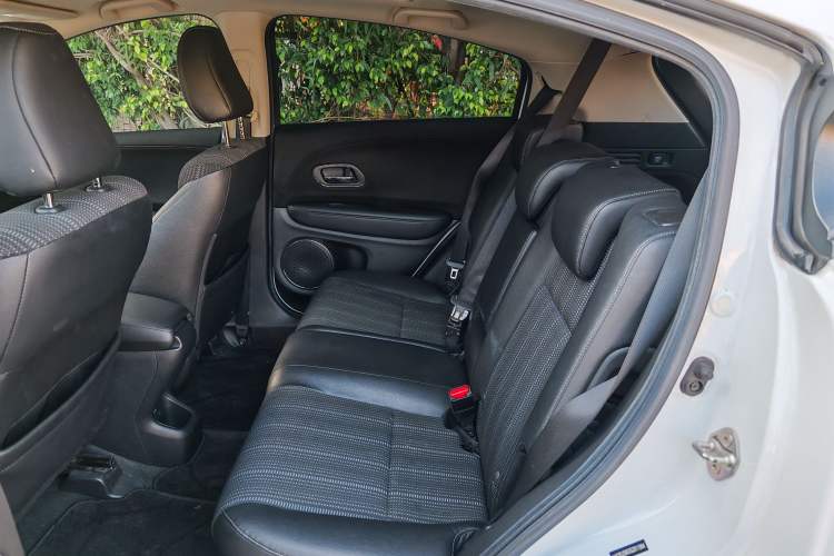 Used Honda Vezel 2015 1.8L CVT 2WD Luxury Model
