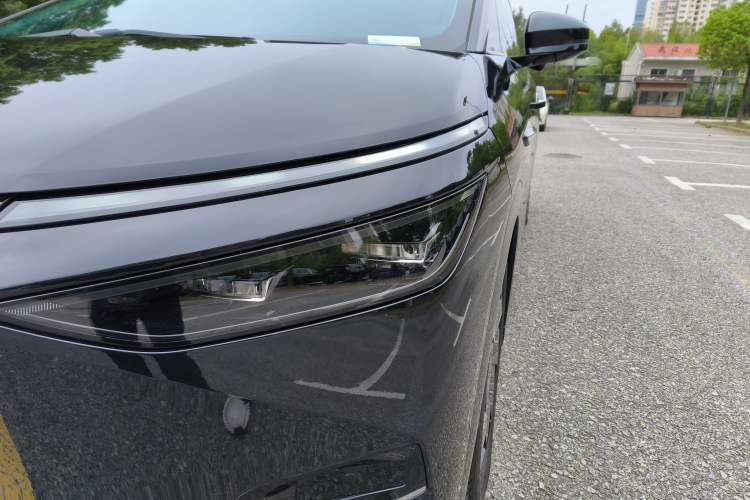 Used XPeng X9 2024 702 Ultra-Long Range Pro
