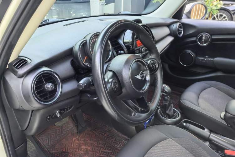 Used  MINI 2016 1.2T ONE Pioneer Edition Five-Door Version
