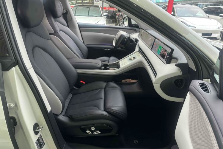 Used  LS7 2023 77 kWh Urban Fit Rear-Wheel Drive
