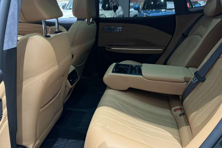 Used  Galaxy 8 2025 130km EM-i Flagship Edition
