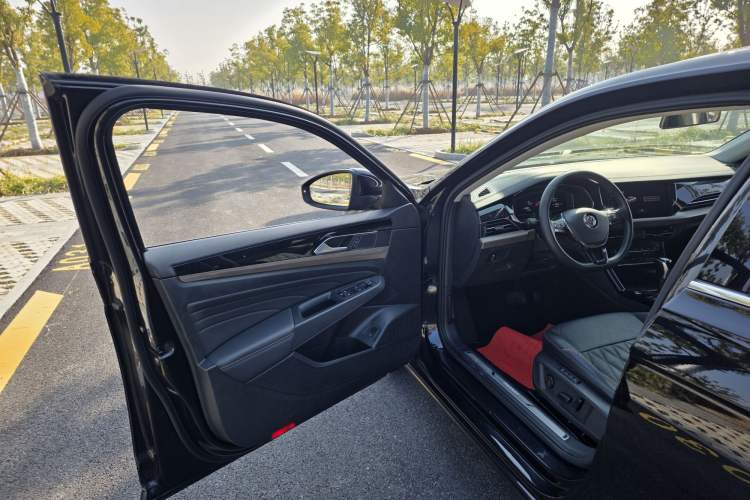 Used Volkswagen Passat 2020 330TSI Luxury Edition China VI
