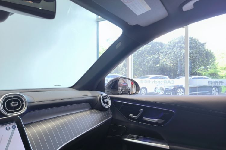 Used Mercedes-Benz GLC 2023 Facelift GLC 260 L 4MATIC Luxury Version 5 Seats