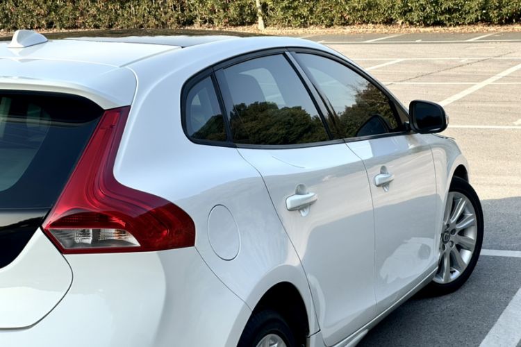 Used Volvo V40 2015 1.6T Zhiyi Edition