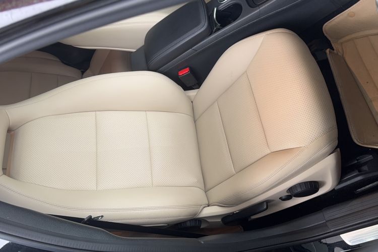 Used Mercedes-Benz GLA 2015 GLA 220 4MATIC Fashion Model