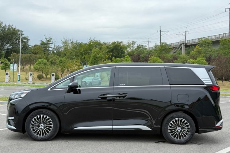 Used Denza D9 2024 EV 620 Premium Model
