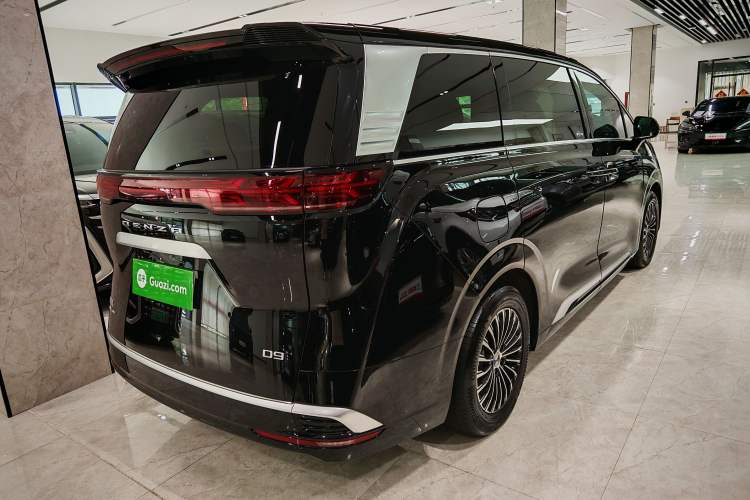 Used Denza D9 2022 DM-i 970 Four-Wheel Drive Prestige Model
