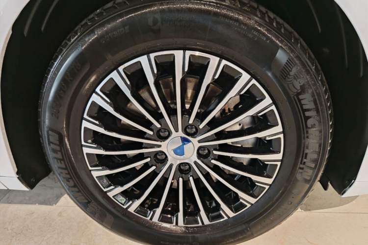 Used Denza D9 2022 DM-i 945 Luxury Model
