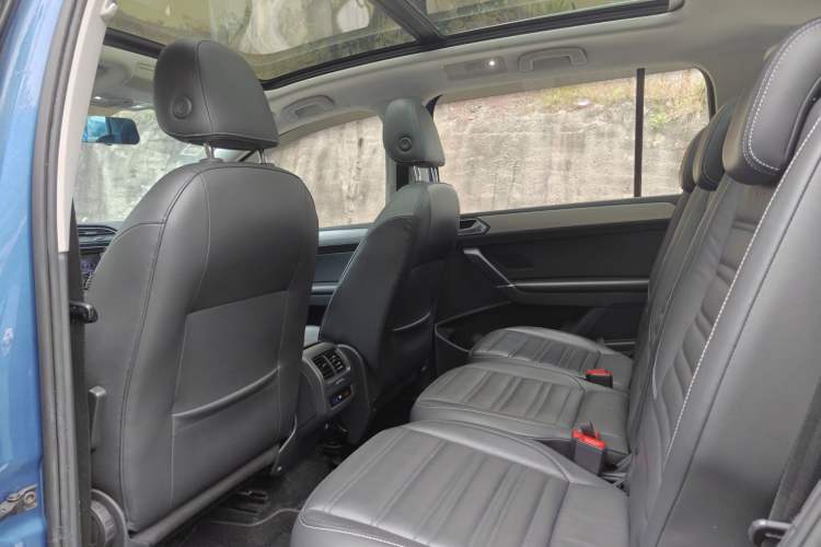 Used Volkswagen Touran 2016 Volkswagen Touran L 280TSI DSG Comfort Edition
