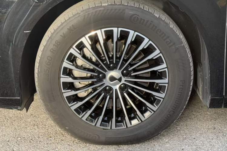 Used Denza D9 2022 DM-i 970 Four-Wheel Drive Prestige Model
