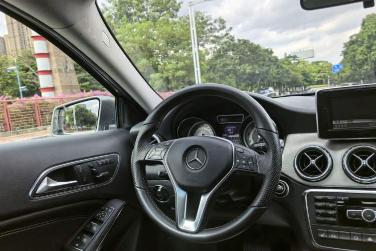 Used Mercedes-Benz GLA 2015 GLA 220 4MATIC Fashion Model