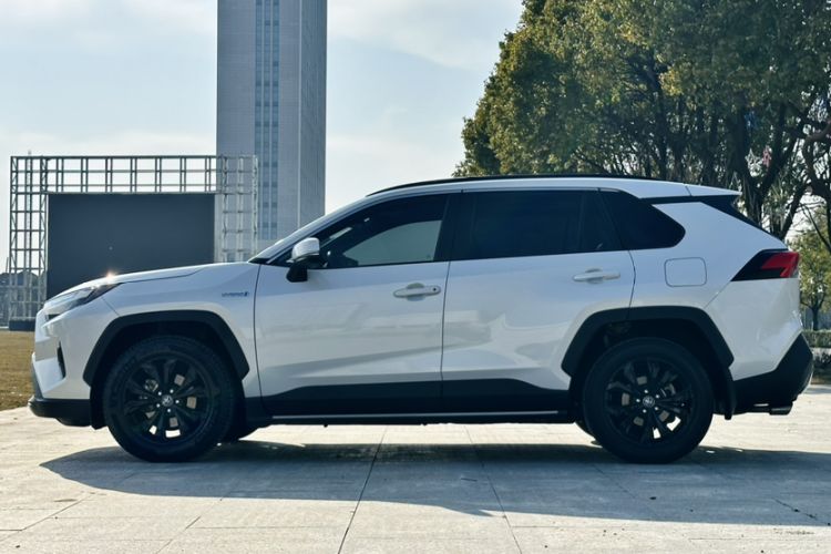 Used Toyota RAV4 2023 Dual-Engine 2.5L E-CVT Four-Wheel Drive Elite Plus Edition
