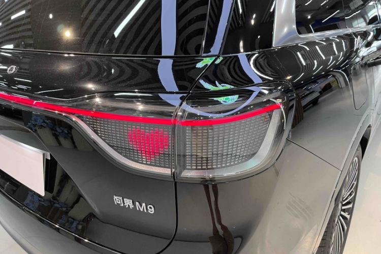 Used Hima AITO M9 2025 Extended-Range Ultra Version 52 kWh 6-Seater
