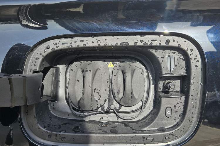 Used Hongqi HS7 PHEV 2024 2.0T PHEV Four-Wheel Drive Flagship Edition 6 Seats
