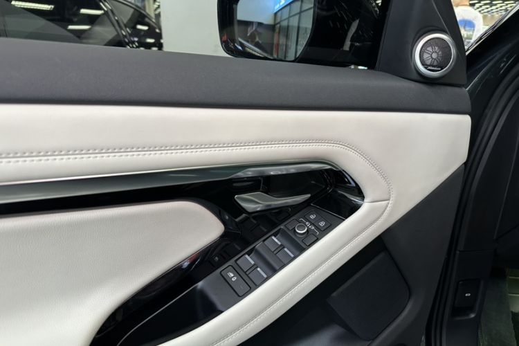 Used Land Rover Range Rover Evoque 2021 Range Rover Velar L 249PS R-Dynamic First Edition
