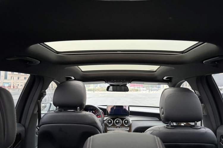 Used Mercedes-Benz GLC 2018 Facelift GLC 260 4MATIC Luxury Edition
