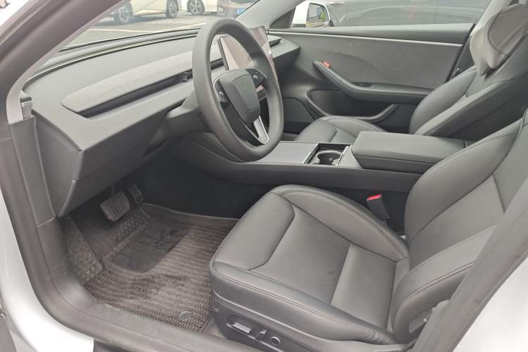 Used Tesla Model 3 2025 Rear-Wheel-Drive Version
