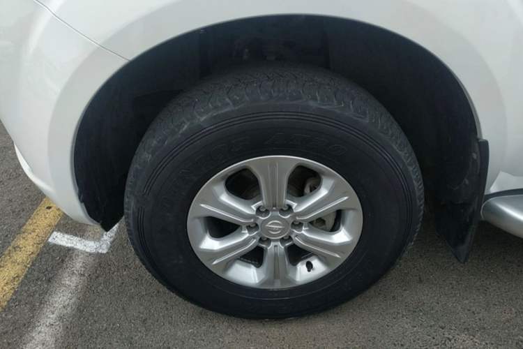 Used Nissan Navara 2017 2.5L Automatic 2WD Luxury Edition QR25
