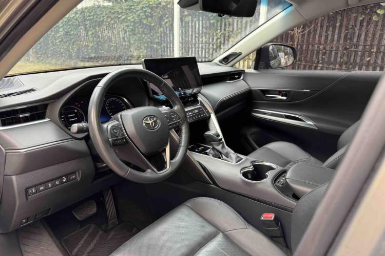 Used Toyota Harrier 2022 Dual-Engine 2.5L CVT Four-Wheel Drive Flagship Edition
