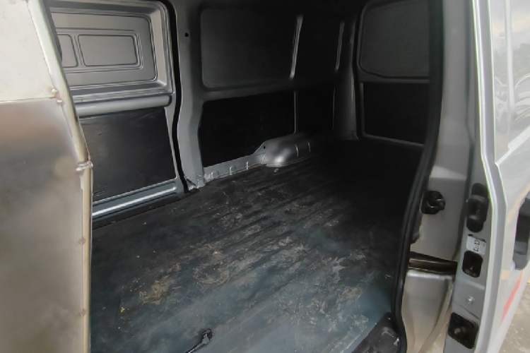 Used Wuling Rongguang EV 2023 Base Model Enclosed-Window Vehicle with 2 Seats Powered by Huating Battery
