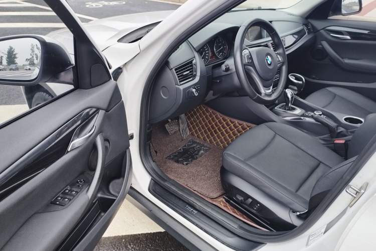 Used BMW X1 2015 sDrive18i Leading Edition
