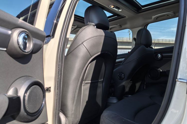 Used  MINI 2022 Updated 1.5T COOPER Artist Five-Door Edition
