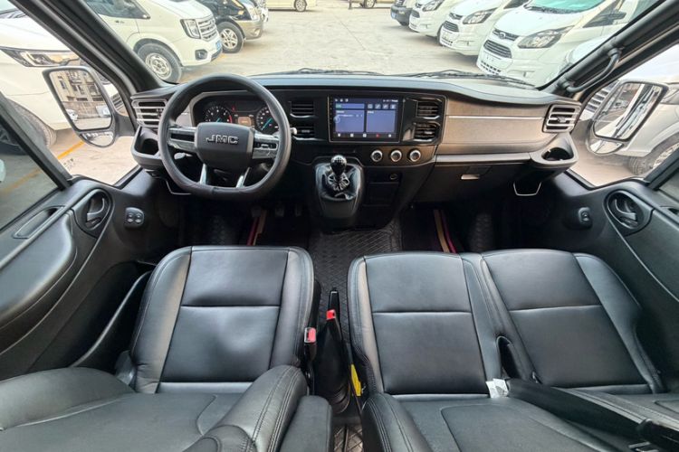 Used JMC Fushun 2025 2.0T 6MT Diesel Short-Wheelbase Low-Roof Commercial Multi-Purpose Passenger Vehicle with 5/6 Seats and Lift-Up Tailgate
