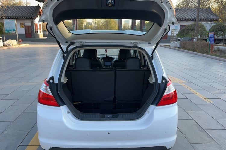 Used Venucia R50 2015 1.6L Automatic Fashion Edition