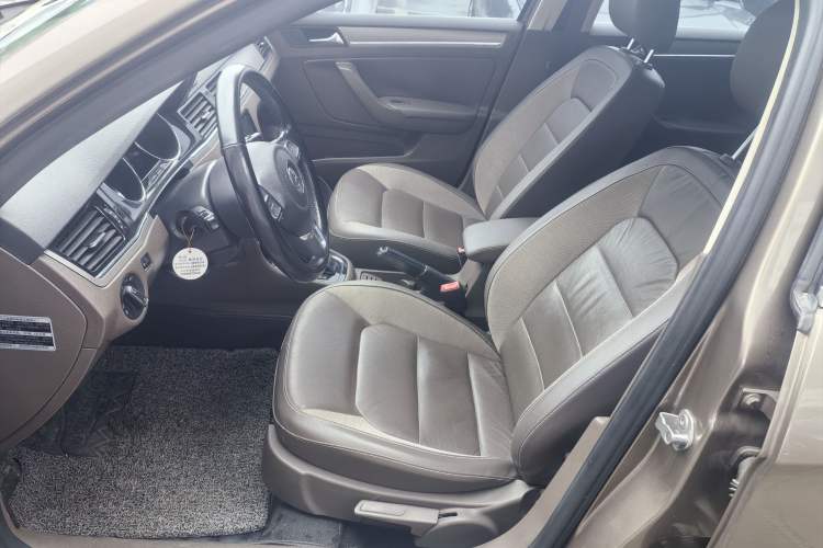 Used Volkswagen Bora 2015 Value Edition 1.6L Automatic Comfort Version
