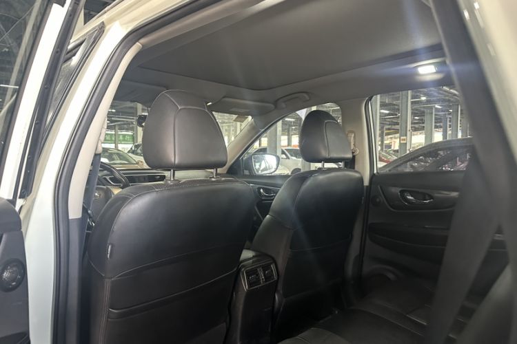 Used Nissan X-Trail 2015 2.5L CVT Leading MAX Edition 4WD
