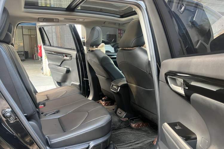 Used Toyota Highlander 2022 Dual-Engine 2.5L Four-Wheel Drive Prestige Version 7 Seats
