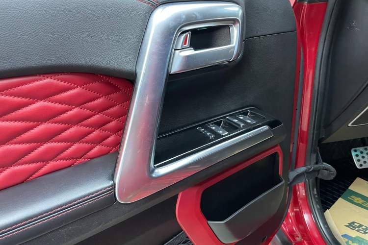 Used Beijing Auto BJ40 2019 2.3T Automatic Four-Wheel Drive Urban Hunter Edition Flagship Model China VI Emission Standard
