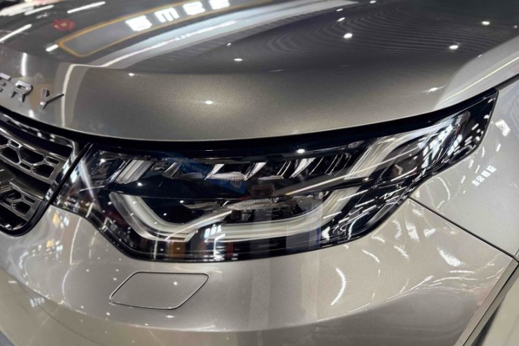 Used Land Rover Discovery 2018 2.0T SE
