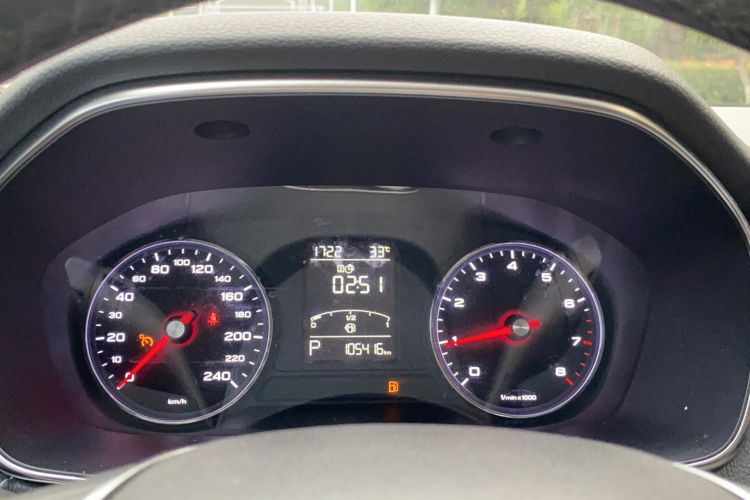 Used Roewe RX5 2016 20T Two-Wheel Drive Automatic Internet Smart Edition
