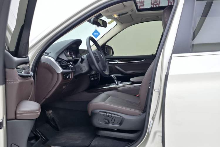 Used BMW X5 2015 xDrive28i
