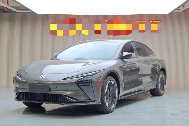 Used  L7 2022 Dynamic Model
